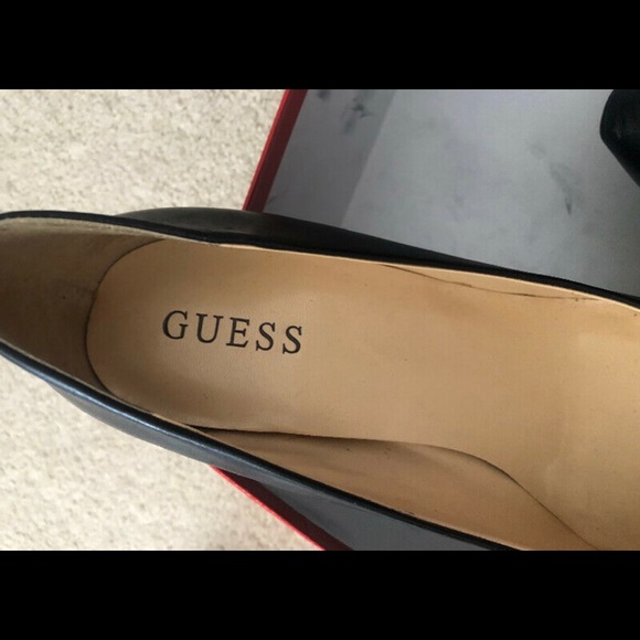 Guess Pumps - Picture 3 of 4